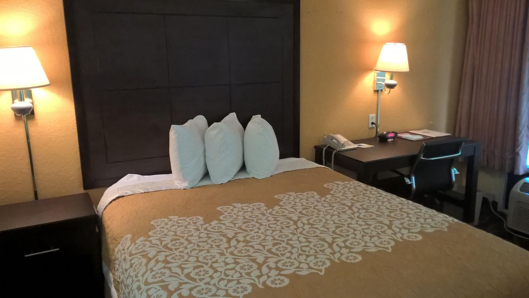 Days Inn & Suites By Wyndham Port Richey Kültér fotó