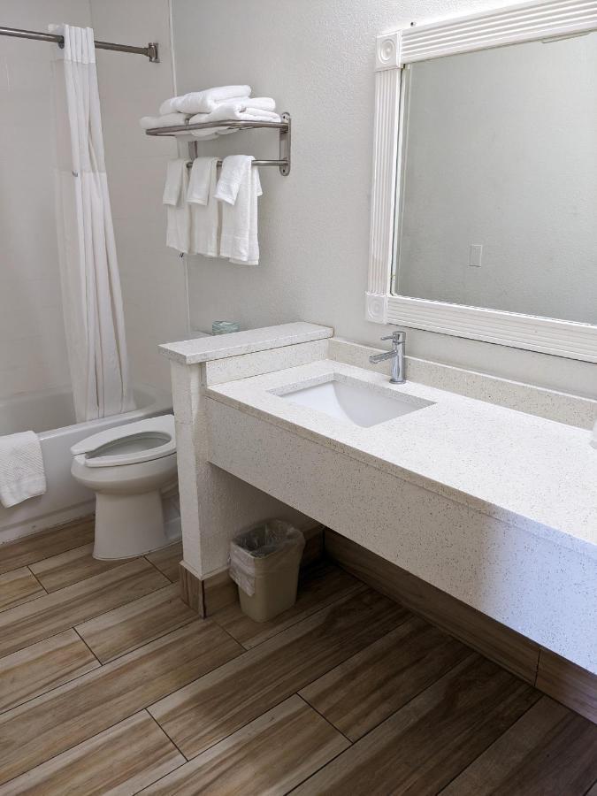 Days Inn & Suites By Wyndham Port Richey Kültér fotó