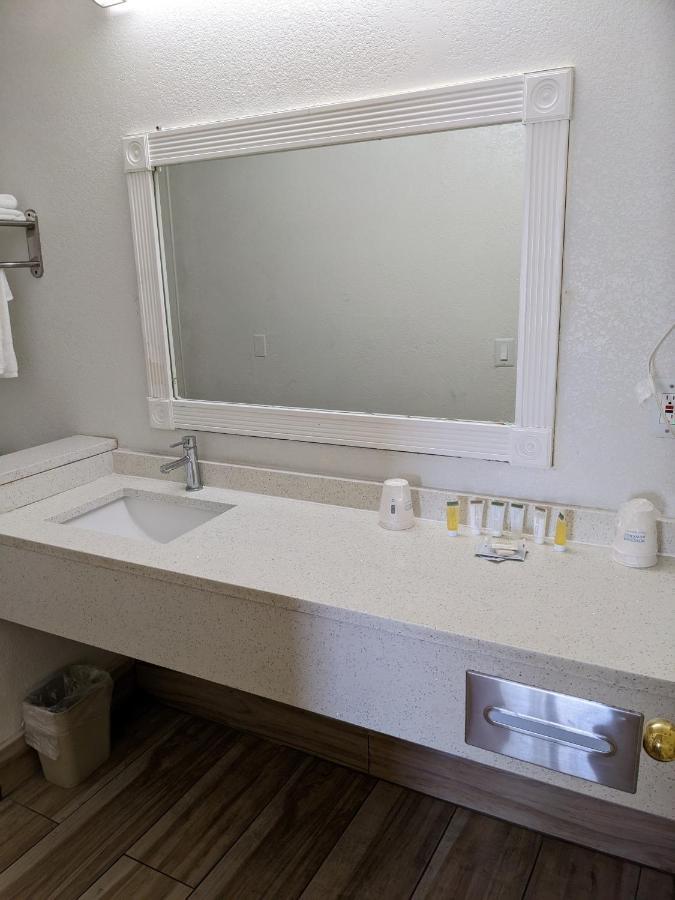 Days Inn & Suites By Wyndham Port Richey Kültér fotó
