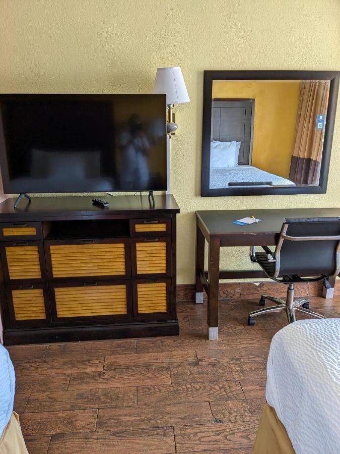 Days Inn & Suites By Wyndham Port Richey Kültér fotó